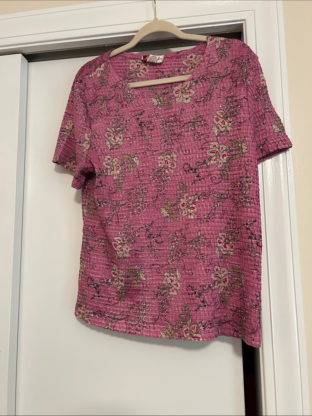Women's Pink Floral Short Sleeve Textured Tee